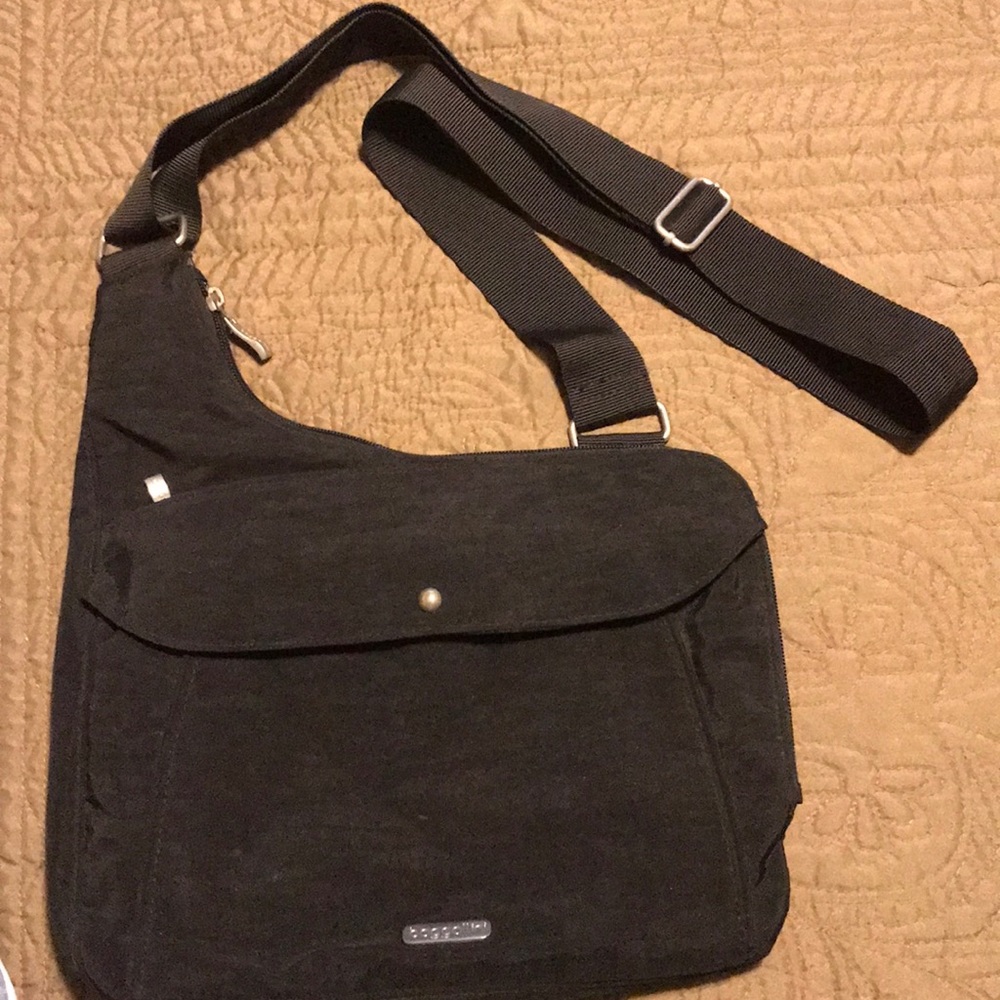 Baggallini cross body purse. Great travel bag!